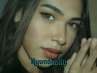 Hyunaholly