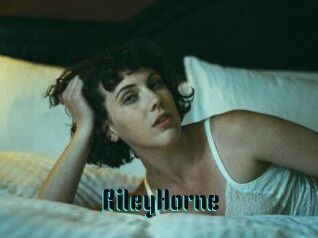Riley_Horne